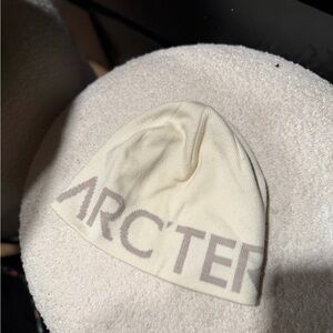 Arc'teryx Cream Beanie